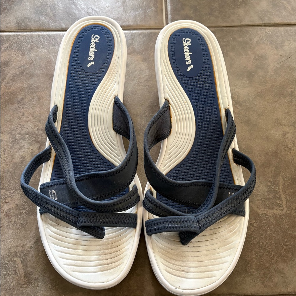 Skechers Lifted Women's Dark Blue and White Sandals